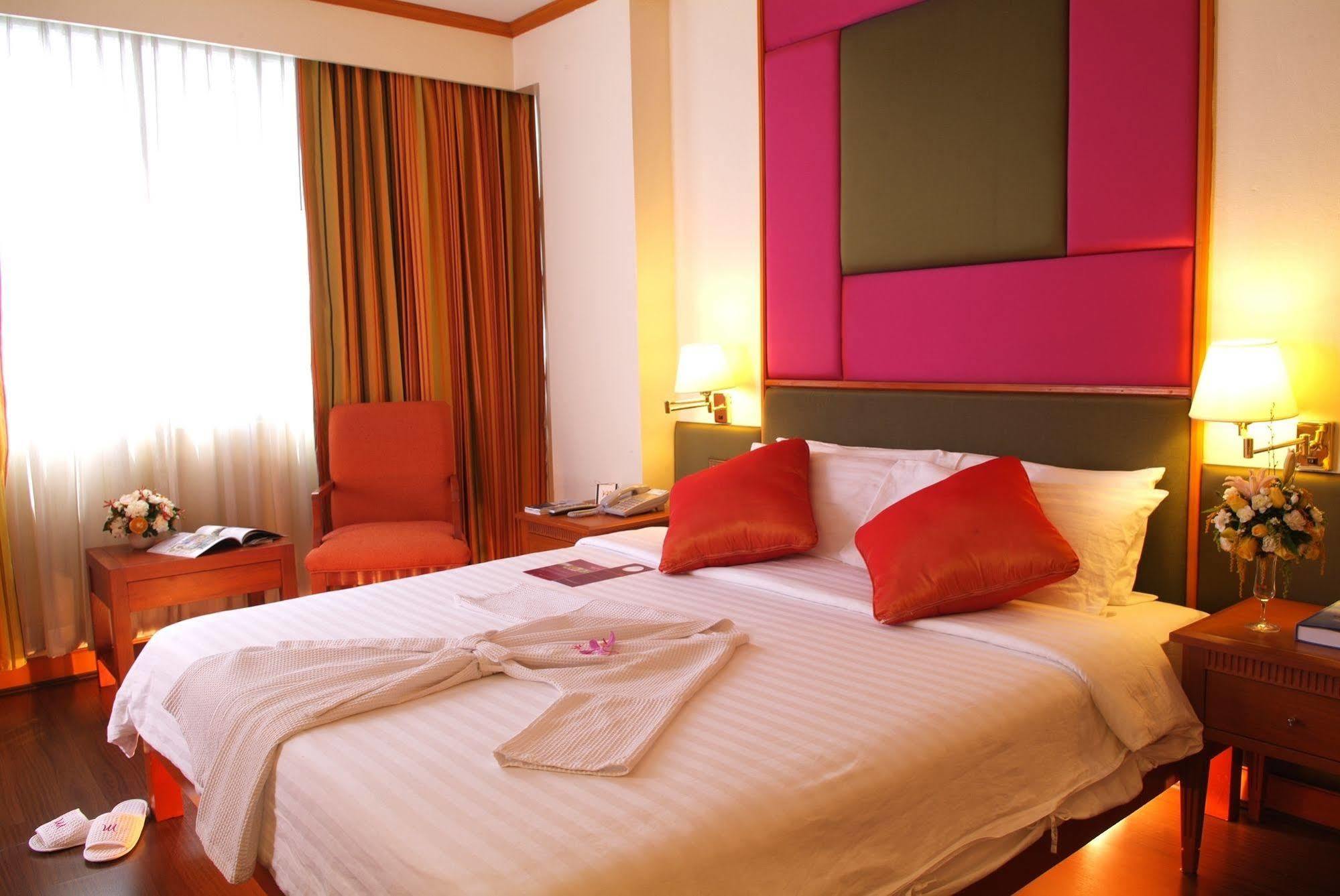 Chon Inter Hotel Chonburi Zimmer foto